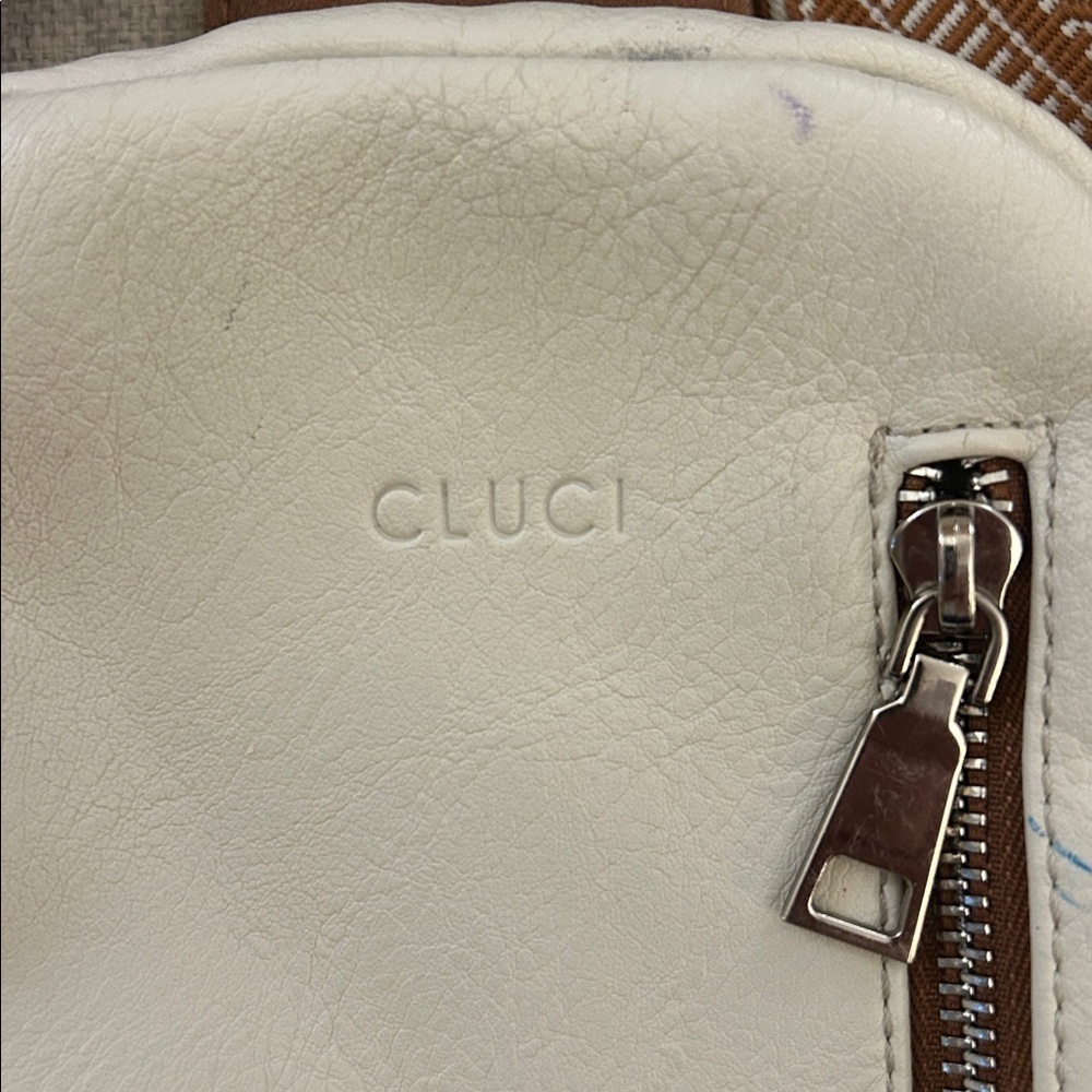 CLUCI Small Sling Vegan Leather Crossbody - Picture 3 of 15